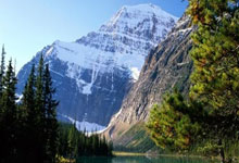 篮球名将詹姆斯刷新生涯里程碑，成为话题焦点